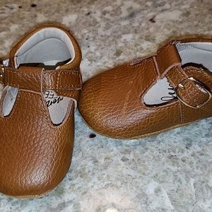 Monkey Feet. Black and brown T-straps